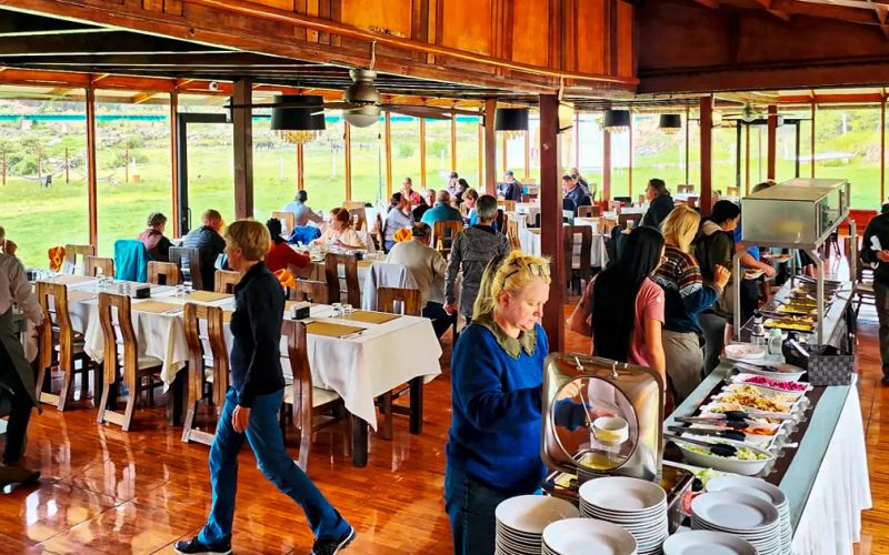 Almuerzo buffet en la ciudad de Sicuani